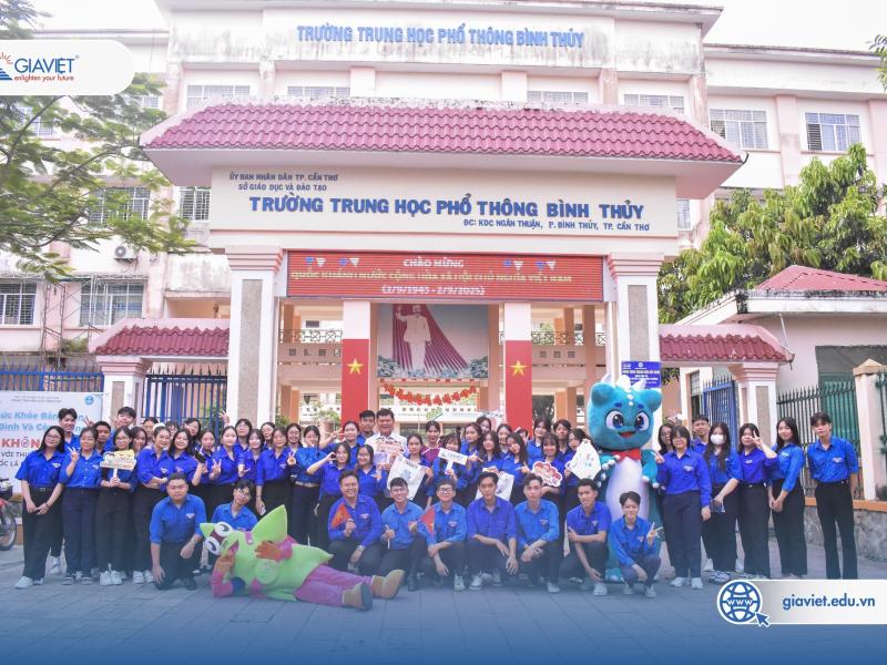 GIA VIỆT HÂN HOAN CHÀO ĐÓN HỌC SINH TRƯỜNG THPT BÌNH THUỶ TRONG NGÀY TỰU TRƯỜNG